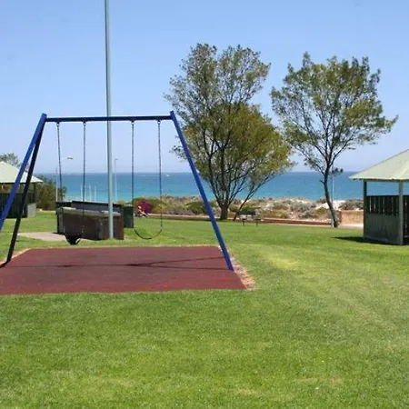 Mullaloo Beach Hotels & Apartments 